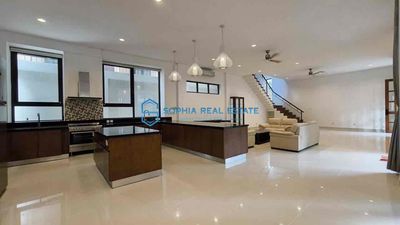 Rent · 5 bd · 400 м² · Thành phố Thủ Đức, ул. Đường Nguyễn Văn Hưởng
