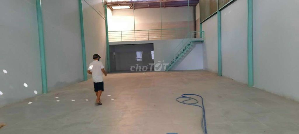 Kho xưởng thạnh lộc 19. DT: 9m x 20m. Có gác 50m. Điện 3fa