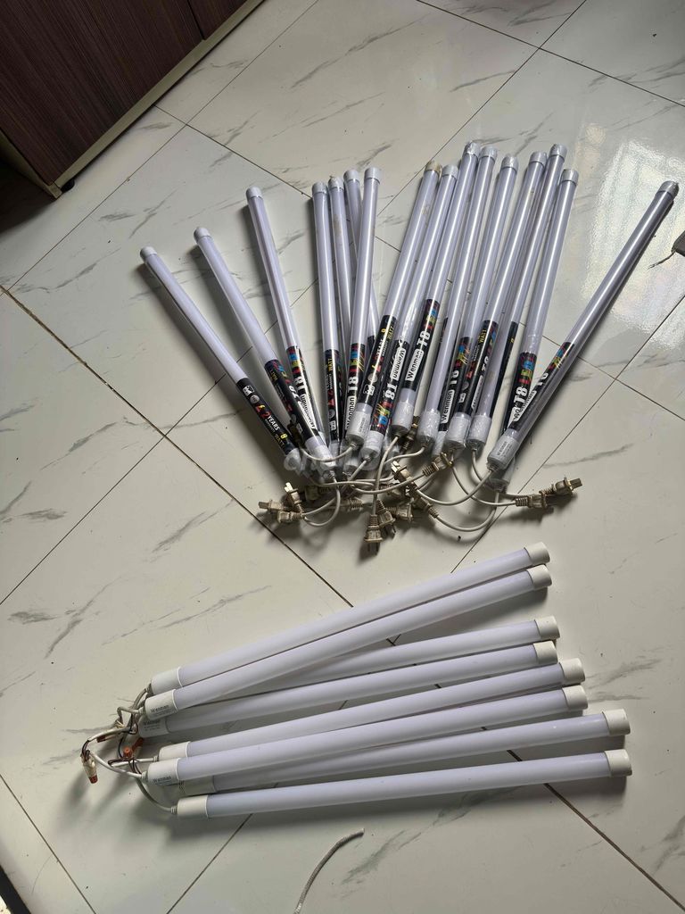 Bóng đèn LED Trắng 0.6m Mới. Mua bán Đèn tại Quận 12 Tp Hồ Chí Minh được đăng bởi Bánh Mì Chả Cá hình 1