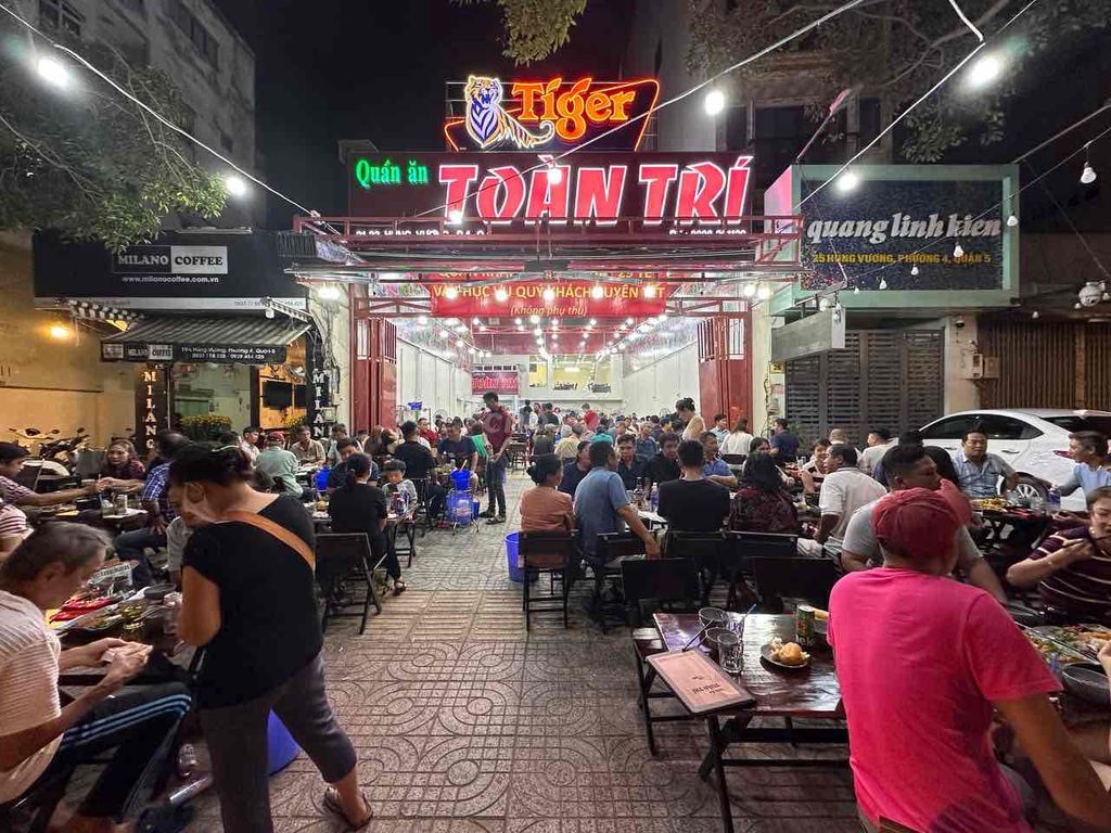 TUYỂN CHẢO CHO QUÁN TOÀN TRÍ