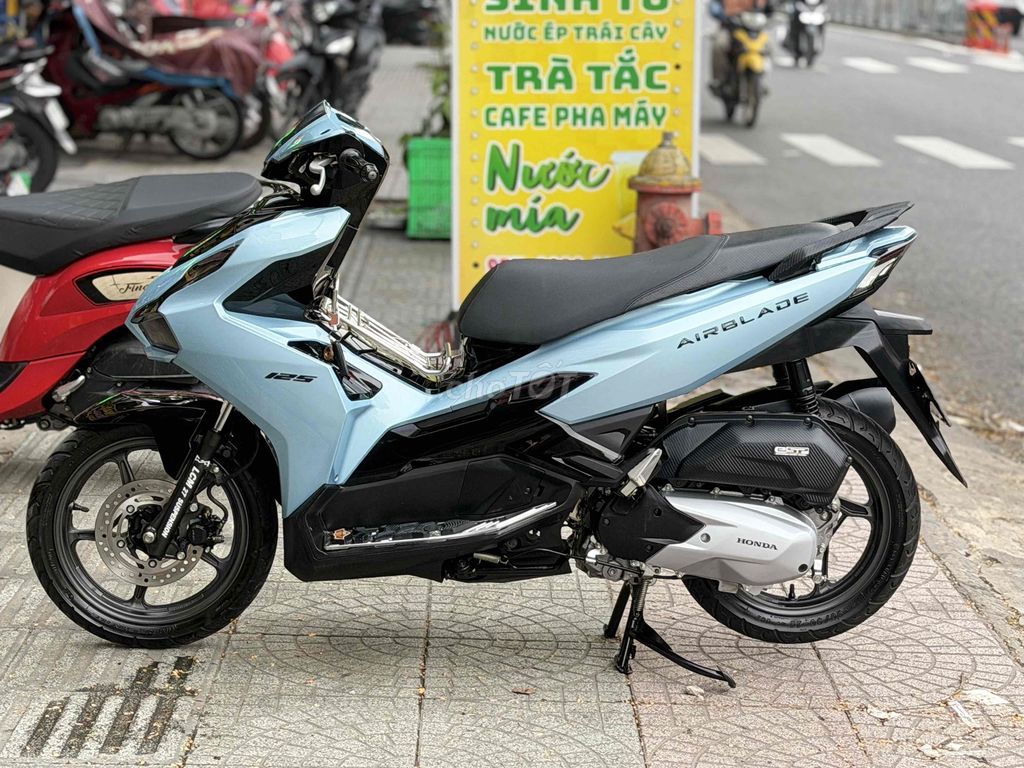 Honda Air Blade 125 4 вала 2022 года, ледяной синий, 9 держателей