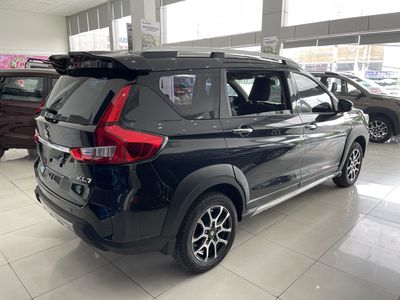 Suzuki XL7 màu đen giảm 30 triệu đến 30 tháng 4