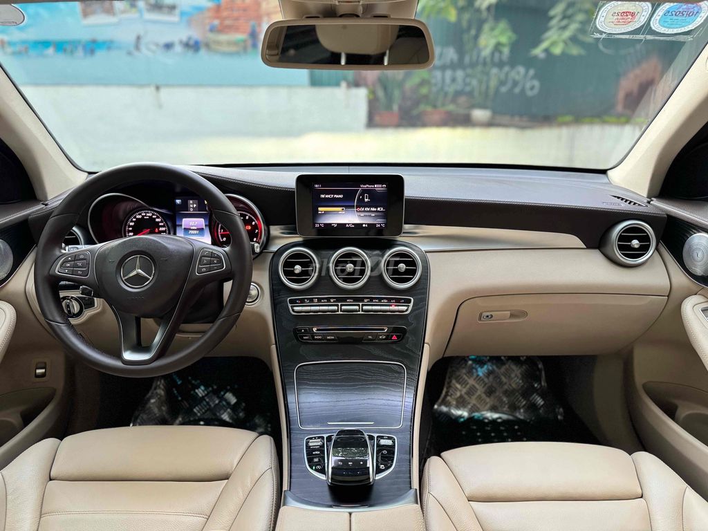 GLC300 4MATIC TRẮNG KEM UP FULL BODY GLC63. Mua bán Ô tô tại Quận Cầu Giấy Hà Nội được đăng bởi Dương Tuấn Linh hình 8