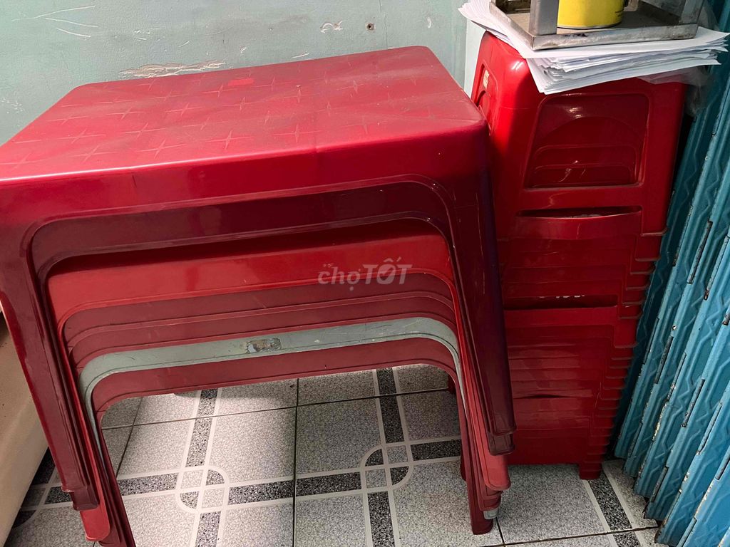 Bàn ghế Nhựa Đỏ 6 bàn 22 ghế Còn dùng tốt. Mua bán Bàn ghế tại Quận Bình Tân Tp Hồ Chí Minh được đăng bởi Ai Nguyen hình 1
