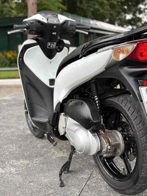 Honda SH 150i 2010 Trắng đen nhập ý xe chính chủ. Mua bán Xe máy tại Thành phố Biên Hòa Đồng Nai được đăng bởi Oanh Hoang