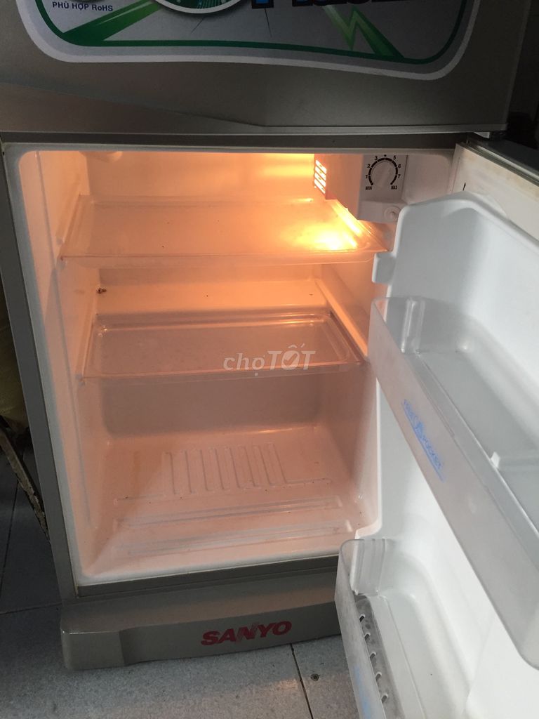 0979256427 - Tủ lạnh sanyo 130l mới trên 90%
