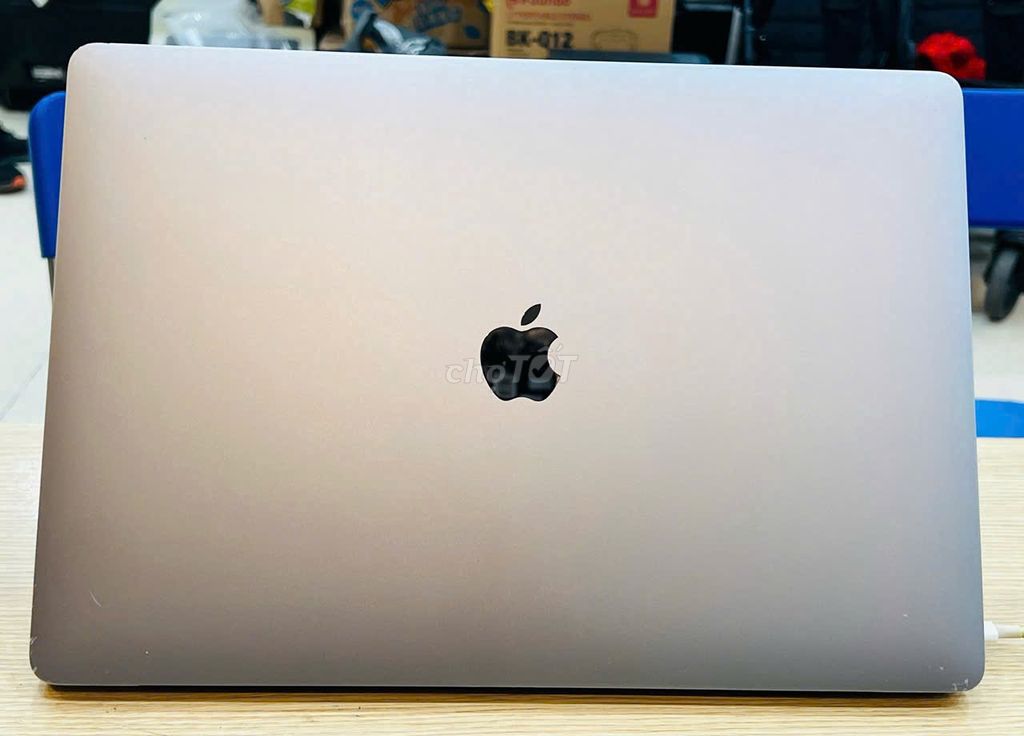 Em pass Macbook pro 16 inch 2019 I7/16/512 VGA AMD