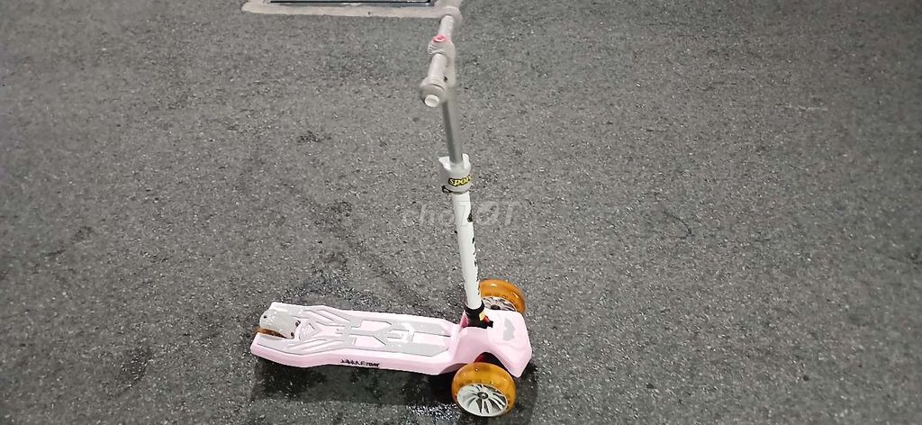 Xe trượt scooter Hồng Nhỏ gọn. Mua bán Mẹ và bé tại Quận Tân Bình Tp Hồ Chí Minh được đăng bởi Gia Bảo hình 1