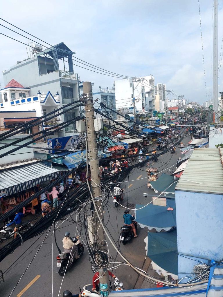 BÁN NHÀ MẶT TIỀN CHỢ