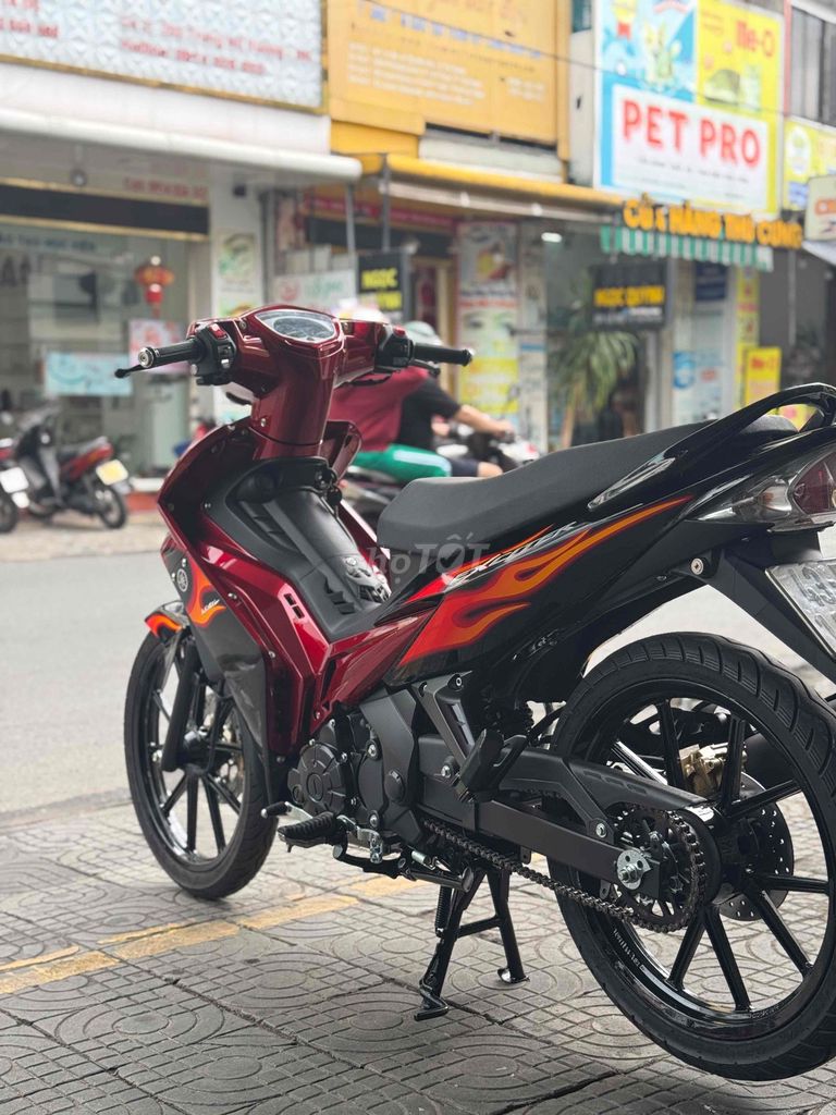 Yamaha Exciter, механическая коробка передач, красно-черный