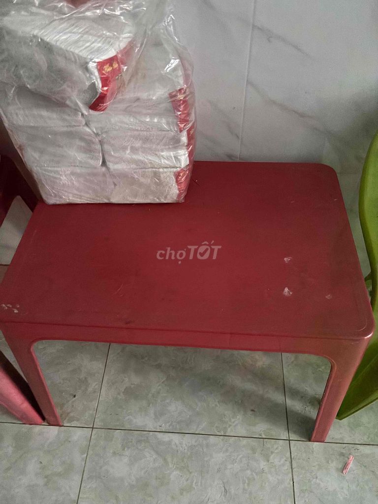 Bàn ghế nhựa màu Đỏ. Mua bán Bàn ghế tại Huyện Cần Giuộc Long An được đăng bởi ST hình 1