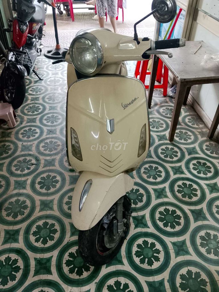 Xác Vespa ko bình đủ giấy tờ. Ko lỗi bỏ bình chạy.. Mua bán Xe điện tại Quận Sơn Trà Đà Nẵng được đăng bởi Nguyễn thái hoài hình 2