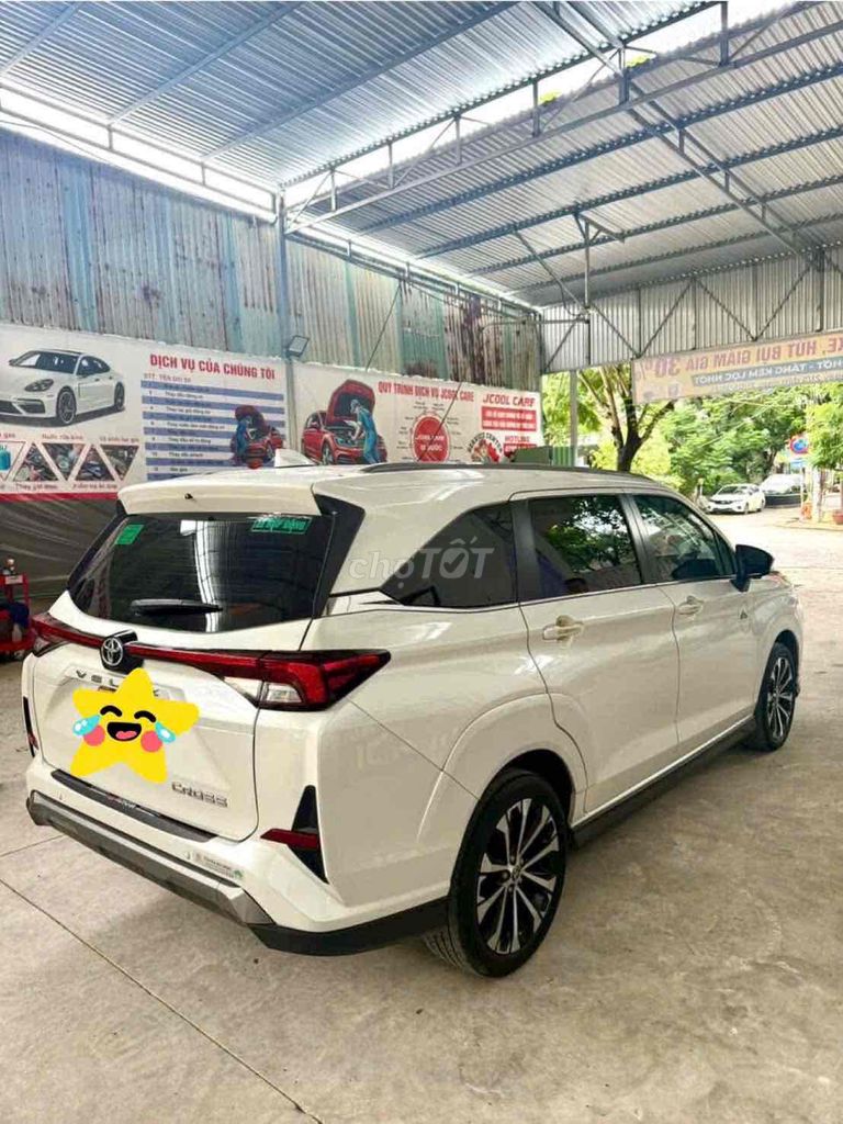 Toyota Veloz Top Trắng