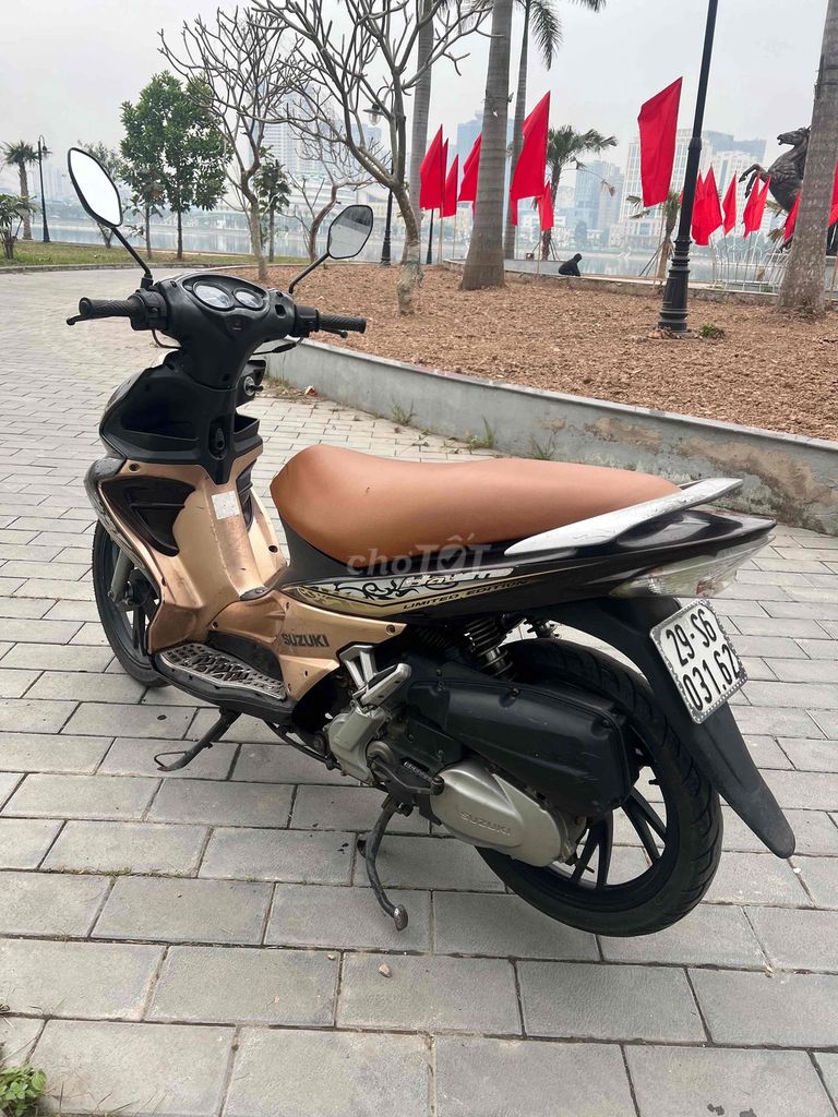Мопед Suzuki Hayate, коричневый и золотой