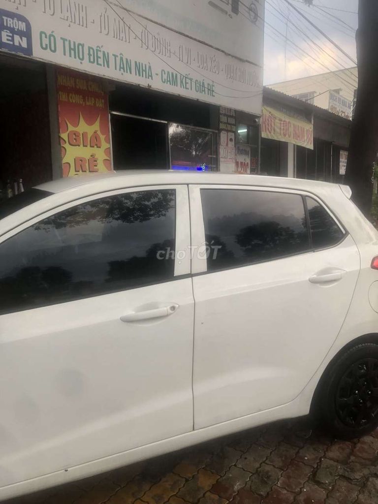 Xe Gia Đình Sử Dụng Cần Bán . Đời 2016 Nhập Ấn Độ. Mua bán Ô tô tại Thị xã Bến Cát Bình Dương được đăng bởi BĐS  Bình Dương  hình 3