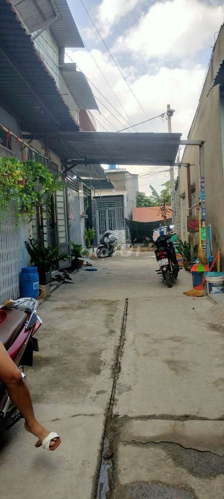 Nhà 4 x 10 đổ suốt hẻm 4m thông gần 26 và Nguyễn Thị Trọn Vĩnh Lộc A
