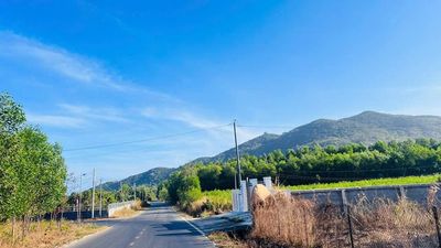 Bán lô góc 2 mặt tiền lưng tựa núi ven biển Thị Trấn Phước Hải. Mua bán đất tại Huyện Đất Đỏ Bà Rịa - Vũng Tàu được đăng bởi Trần Thị Thơm