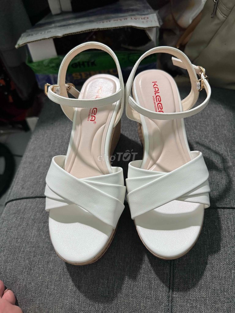 Giày sandal nữ đế xuồng size 38 new