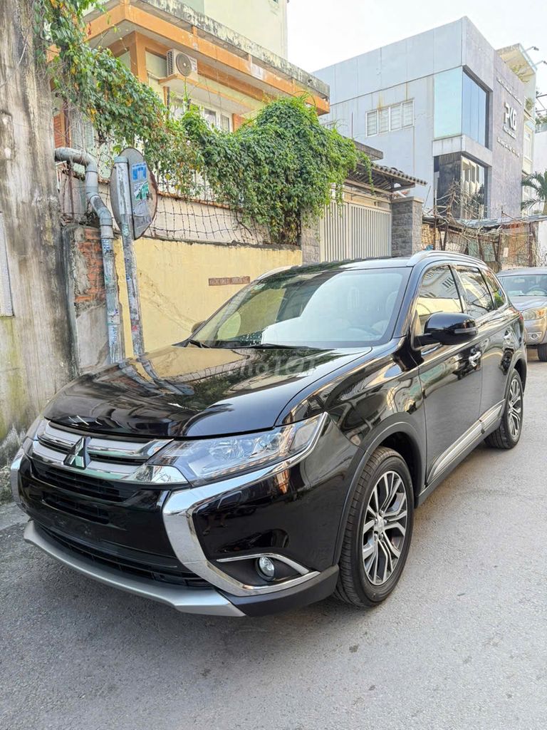 Mitsubishi Outlander 2018 2.0 CVT Premium 72000km. Mua bán Ô tô tại Quận Bình Thạnh Tp Hồ Chí Minh được đăng bởi Nguyen van dat hình 1