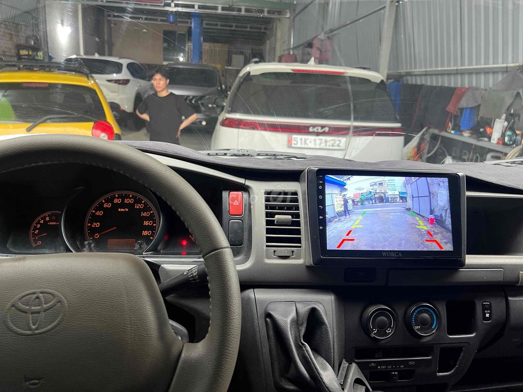 Toyota Hiace, белый