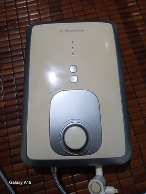 Chiếc máy tắm nóng lạnh hiệu Electrolux còn xài ok. Mua bán Thiết bị vệ sinh, nhà tắm tại Quận Gò Vấp Tp Hồ Chí Minh được đăng bởi Anh manh