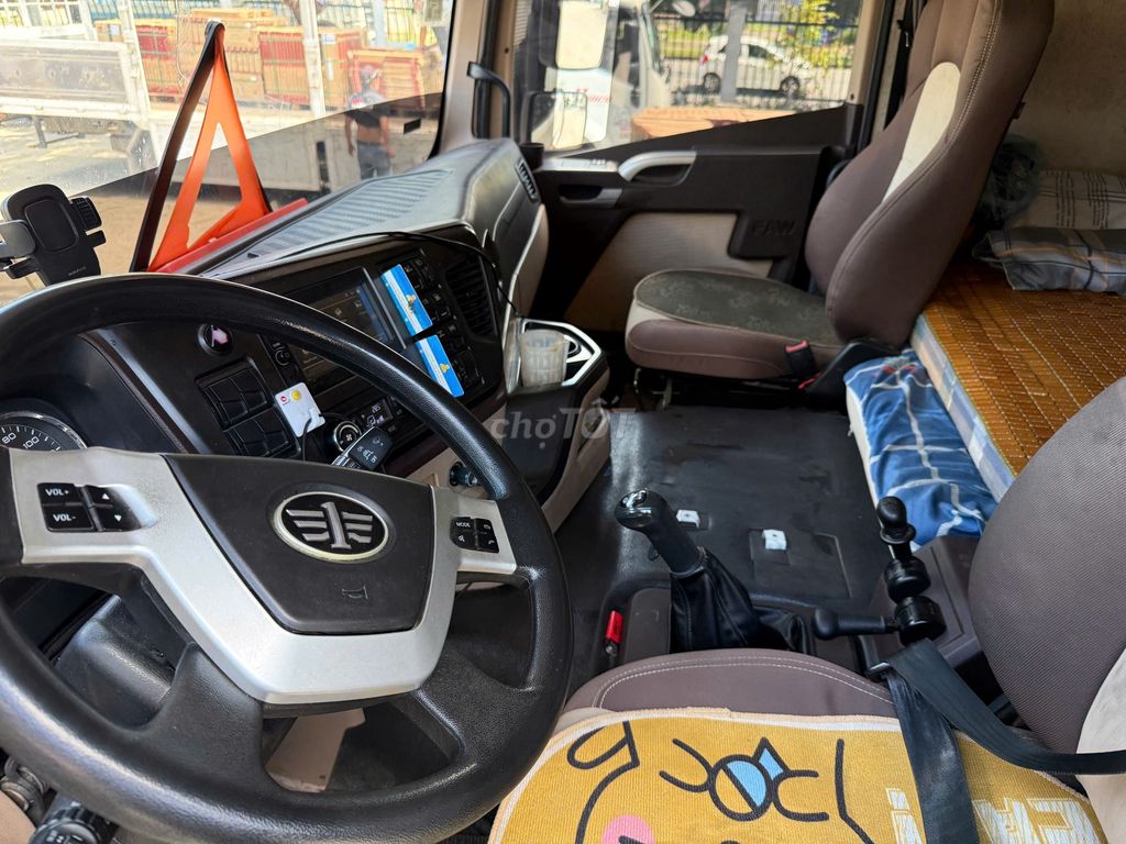 Chính chủ bán xe đầu kéo FAW 33t mua tháng 3/2022. Mua bán Xe tải, xe ben tại Quận Long Biên Hà Nội được đăng bởi Blue Dragon Holding JSC hình 2