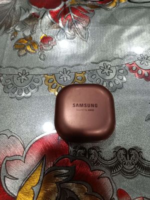 Hộp tai nghe Samsung Galaxy Buds Live
