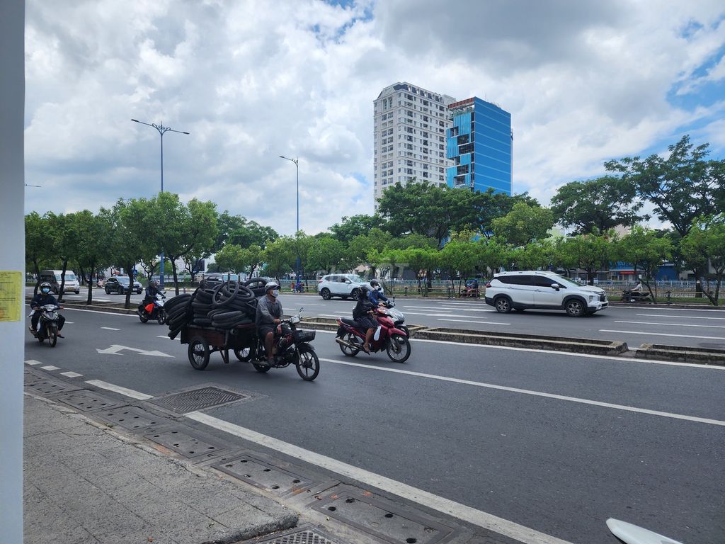 Cho thuê nhà mặt tiền nguyên 438 Võ Văn Kiệt