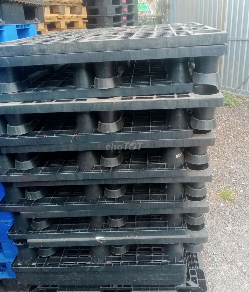 Pallet nhựa mặt lưới