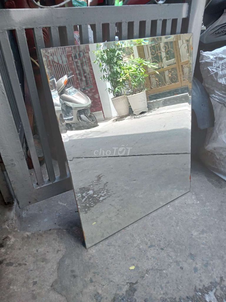 Kính soi mài cạnh 50cm x 60cm. Mua bán Thiết bị vệ sinh, nhà tắm tại Quận 1 Tp Hồ Chí Minh được đăng bởi Hien Nguyen hình 1