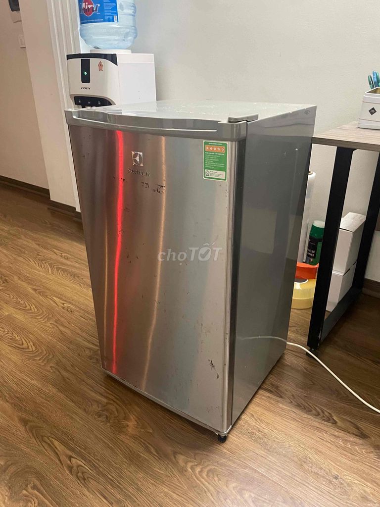Tủ lạnh Electrolux 90L Bạc. Mua bán Tủ lạnh tại Quận Nam Từ Liêm Hà Nội được đăng bởi Nguyễn Anh Tuấn hình 1