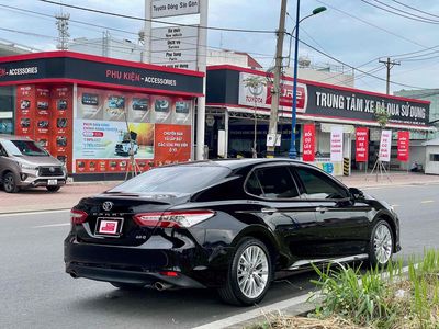 Camry đen 2.5Q 2019 nhập thái lan đi ít bao ra tên