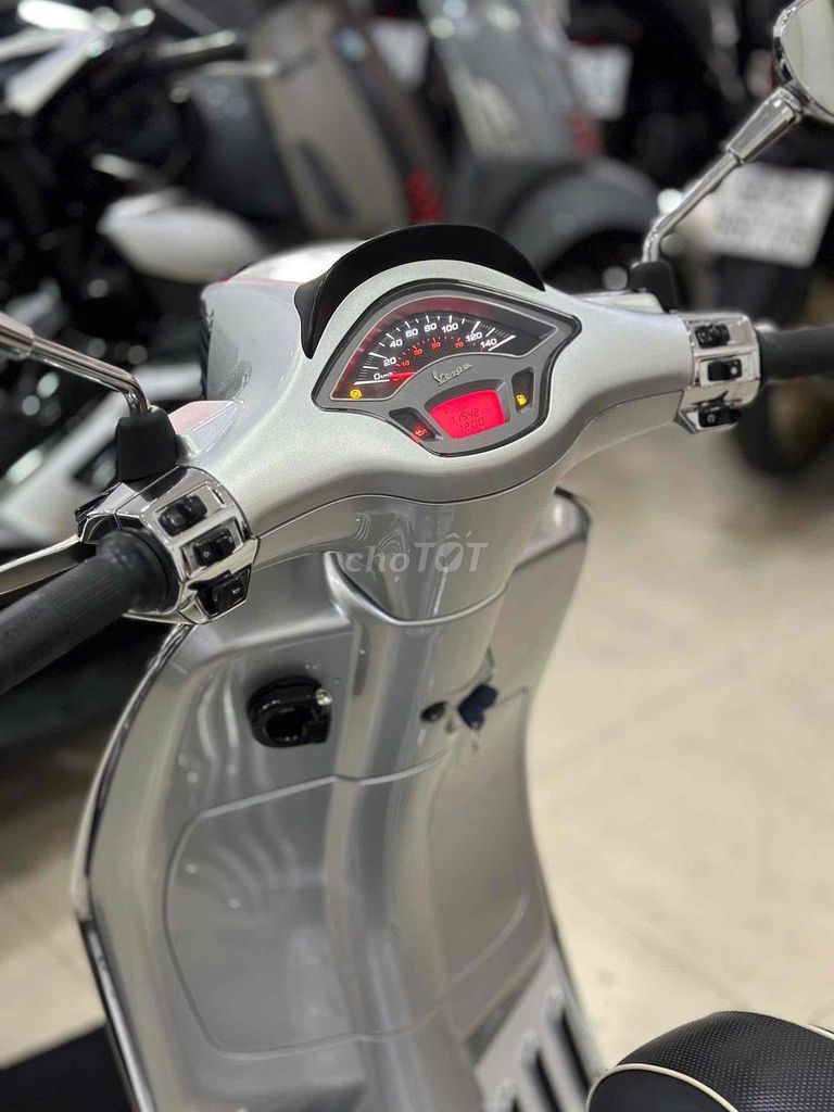 Piaggio Vespa 125 2020 Серебристый Poche. Супер байк. HSTQ