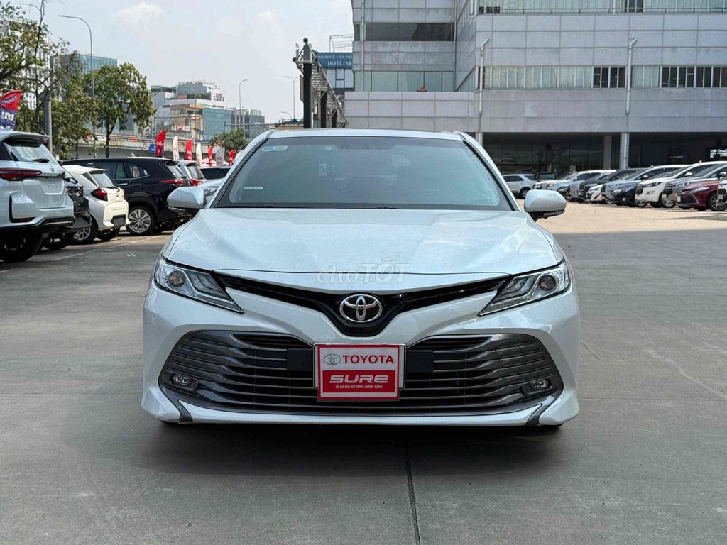 Toyota Camry 2022 2.5 Q - 32000 km Hỗ trợ trả góp