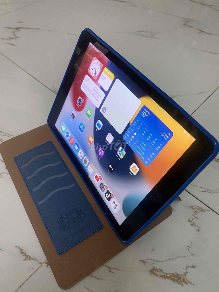 Máy tính bảng Apple iPad xanh dương (thế hệ 6). Mua bán Máy tính bảng tại Thị xã Bến Cát Bình Dương được đăng bởi van nguyen hình 1