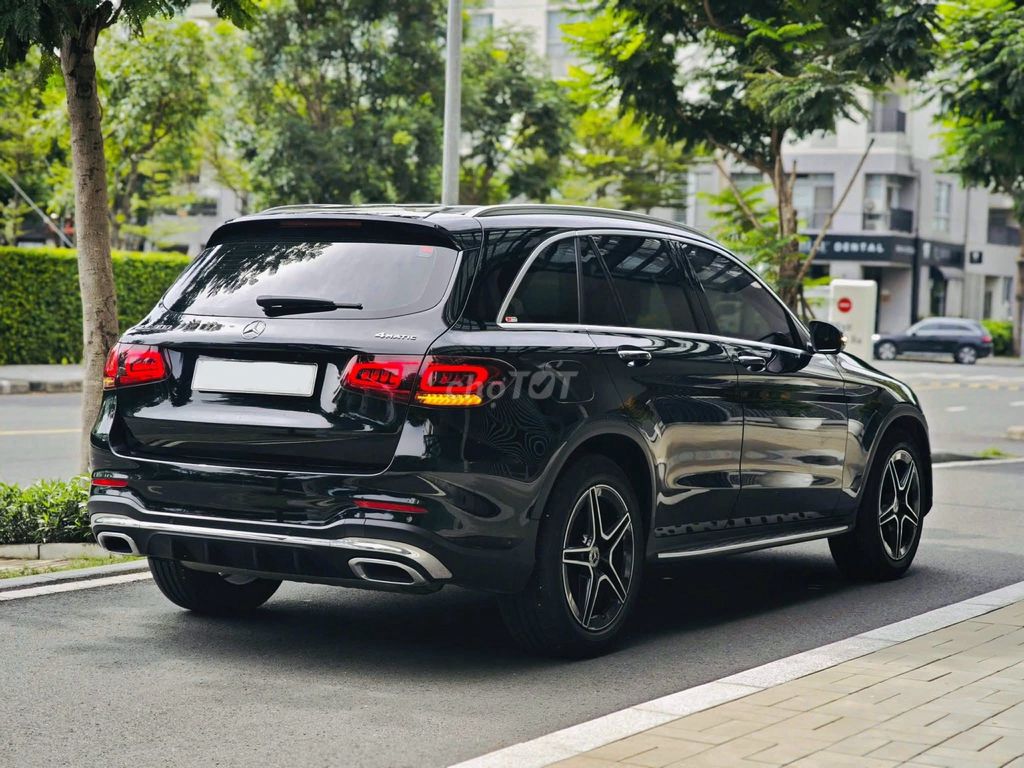 🔺MERCEDES GLC 300 4MATIC V1 MODEL 2023 ĐEN/NÂU. Mua bán Ô tô tại Quận 7 Tp Hồ Chí Minh được đăng bởi Tung hình 4
