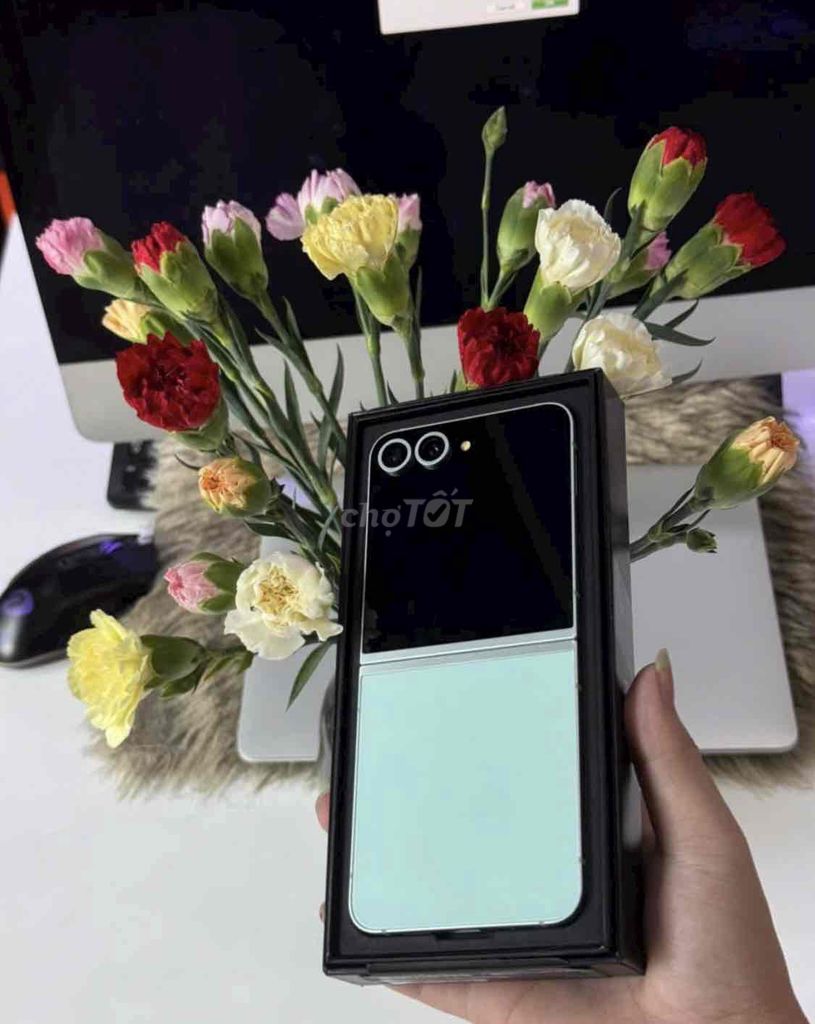 Samsung Galaxy Z Flip 256GB Xanh lá vn/a. Mua bán Điện thoại tại Quận 3 Tp Hồ Chí Minh được đăng bởi Nam Á Mobile hình 1