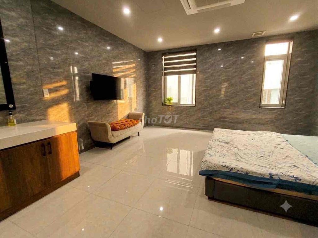 3-storey townhouse with a massage chair and shared pool — photo 8