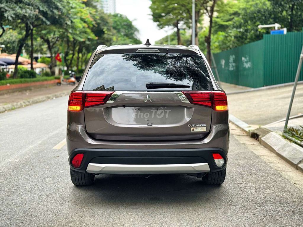 Mitsubishi Outlander CVT 2018, 7 мест, пробег 90 тыс. км
