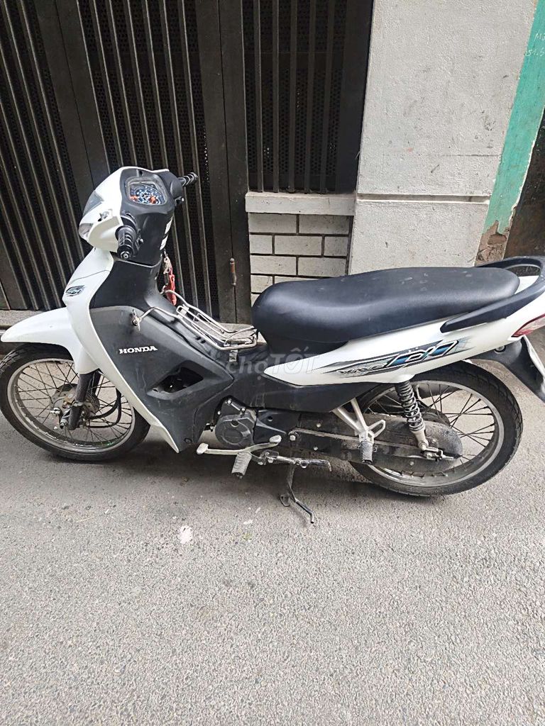 Honda Wave Trắng 16837 km. Mua bán Xe máy tại Quận Hai Bà Trưng Hà Nội được đăng bởi Phạm ngọc nam hình 2