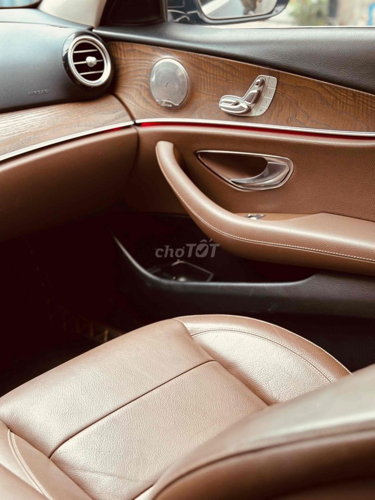 Mercedes  E200 - 106000 km Sx cuối 2017. Mua bán Ô tô tại Quận 7 Tp Hồ Chí Minh được đăng bởi Thông Sport  hình 7