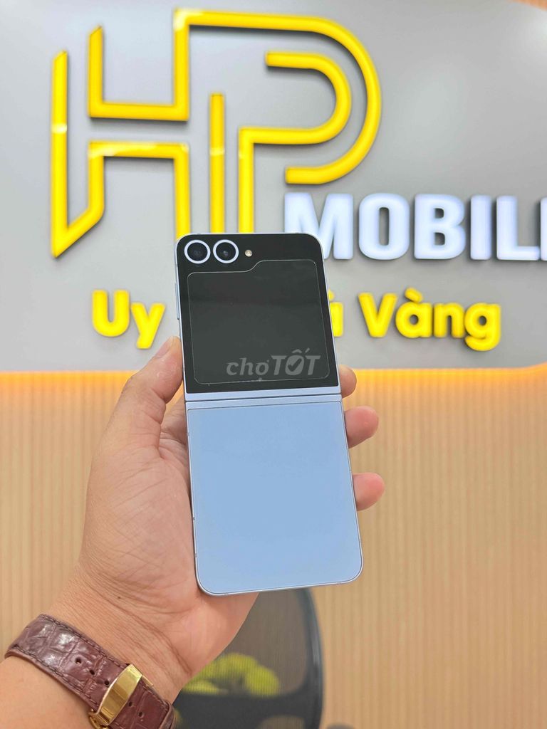 Samsung Z Flip 12GB/256GB Bạc. Mua bán Điện thoại tại Thành phố Đồng Xoài Bình Phước được đăng bởi Hoàng  Minh Phụng hình 1
