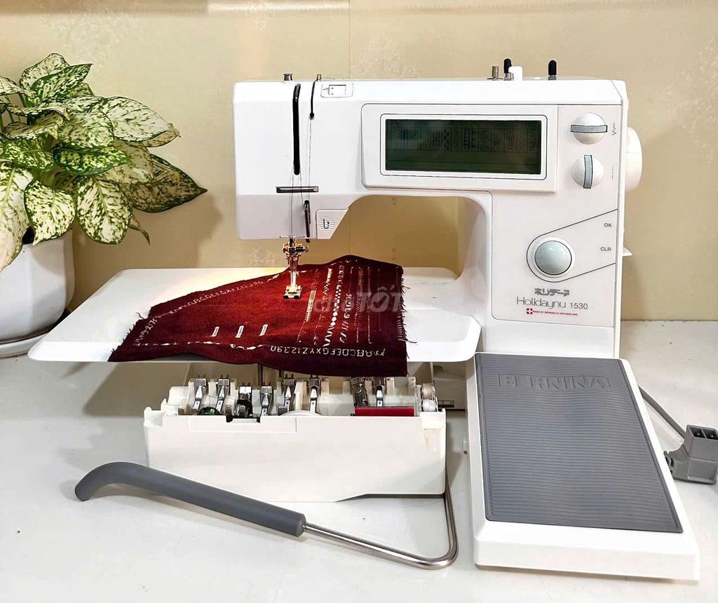 Máy may Bernina Holidaynu 1530. Mua bán Đồ chuyên dụng, Giống nuôi trồng tại Huyện Hóc Môn Tp Hồ Chí Minh được đăng bởi Phan Huỳnh Đạt hình 1