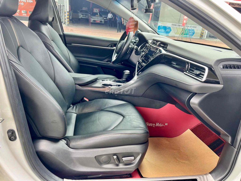 Toyota Camry 2.5Q 2019 màu trắng ngọc trai. Mua bán Ô tô tại Thành phố Thủ Đức Tp Hồ Chí Minh được đăng bởi Hữu Phúc hình 15