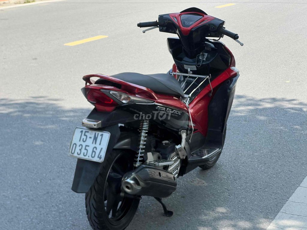 Honda Air Blade спортивный красно-черный 2012