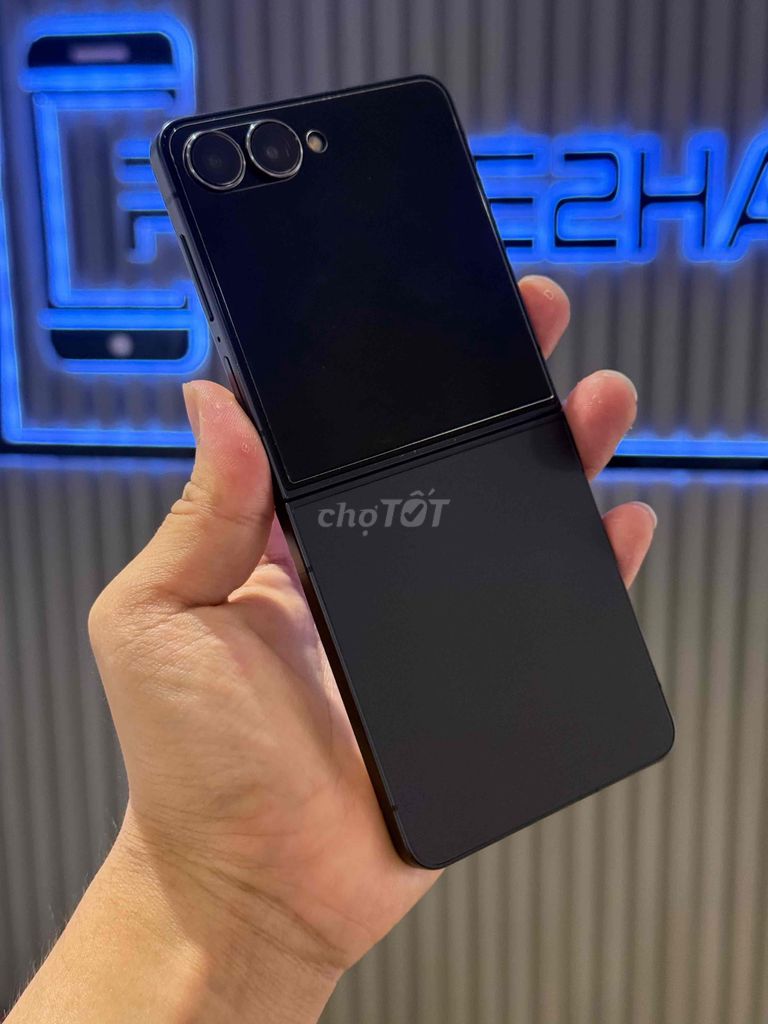 Samsung Zflip 7 256GB Đen Đã sử dụng. Mua bán Điện thoại tại Quận 3 Tp Hồ Chí Minh được đăng bởi Phone2Hand hình 1