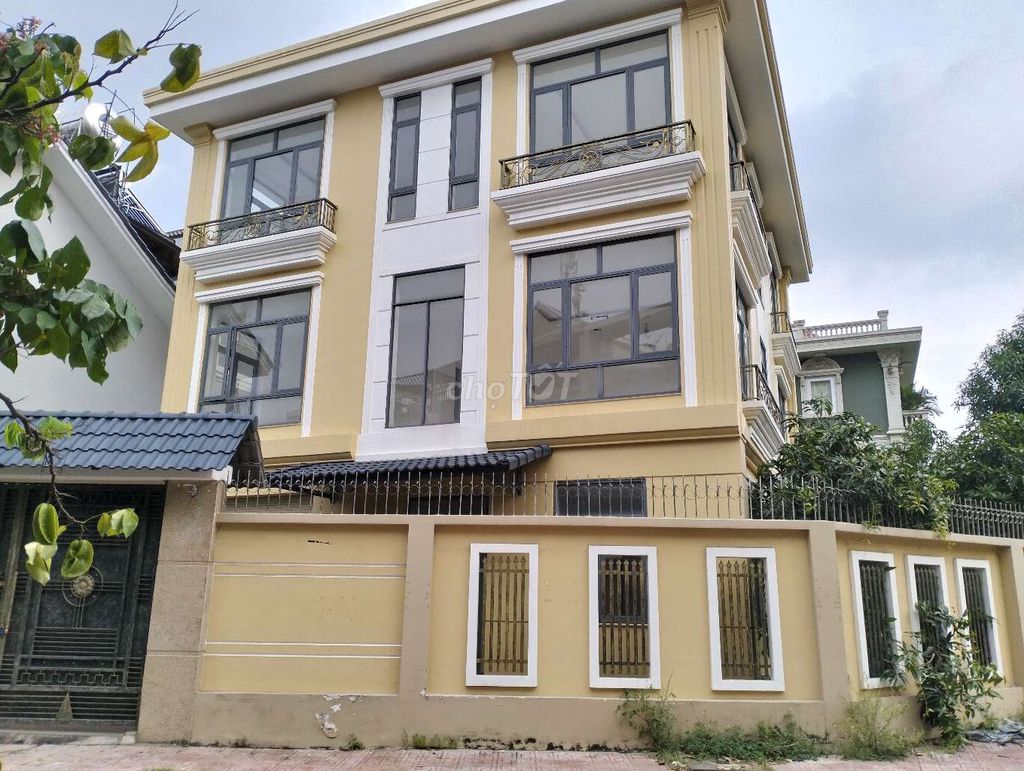 Biệt thự Liên Phường, p.Phước Long B, Tp. Thủ Đức. 26.5 tỷ/360 m2