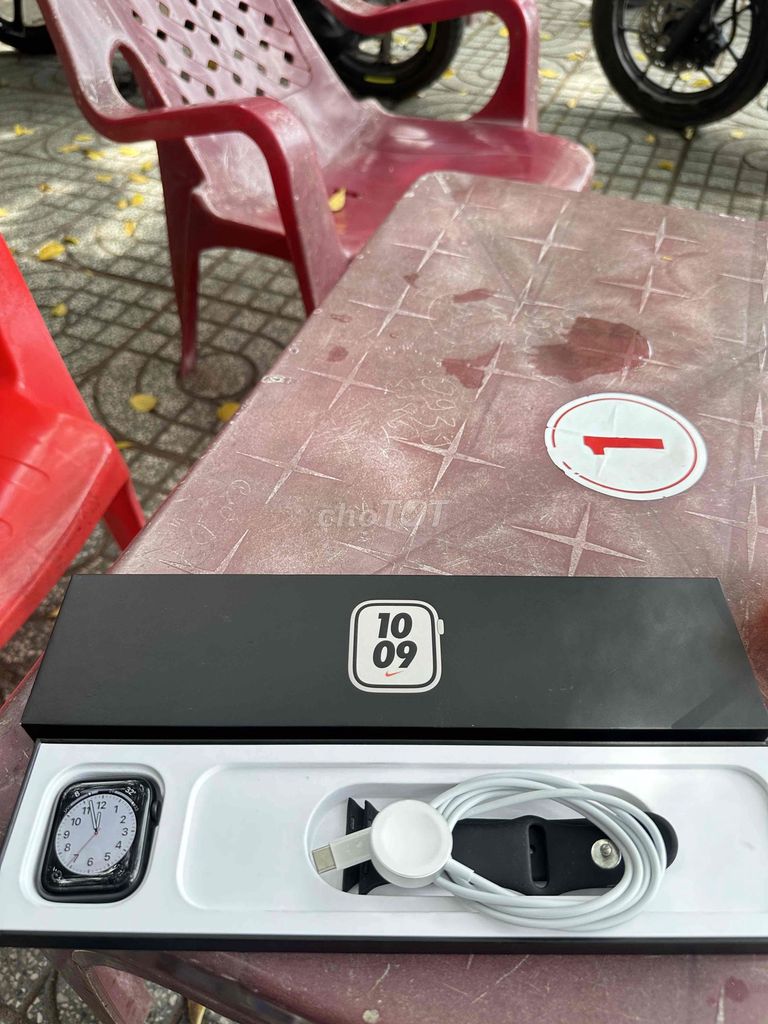 Apple Watch Đen siri 4 44mm GPS nhôm. Mua bán Thiết bị đeo thông minh tại Huyện Tiểu Cần Trà Vinh được đăng bởi Nguyễn Nguyễn hình 1