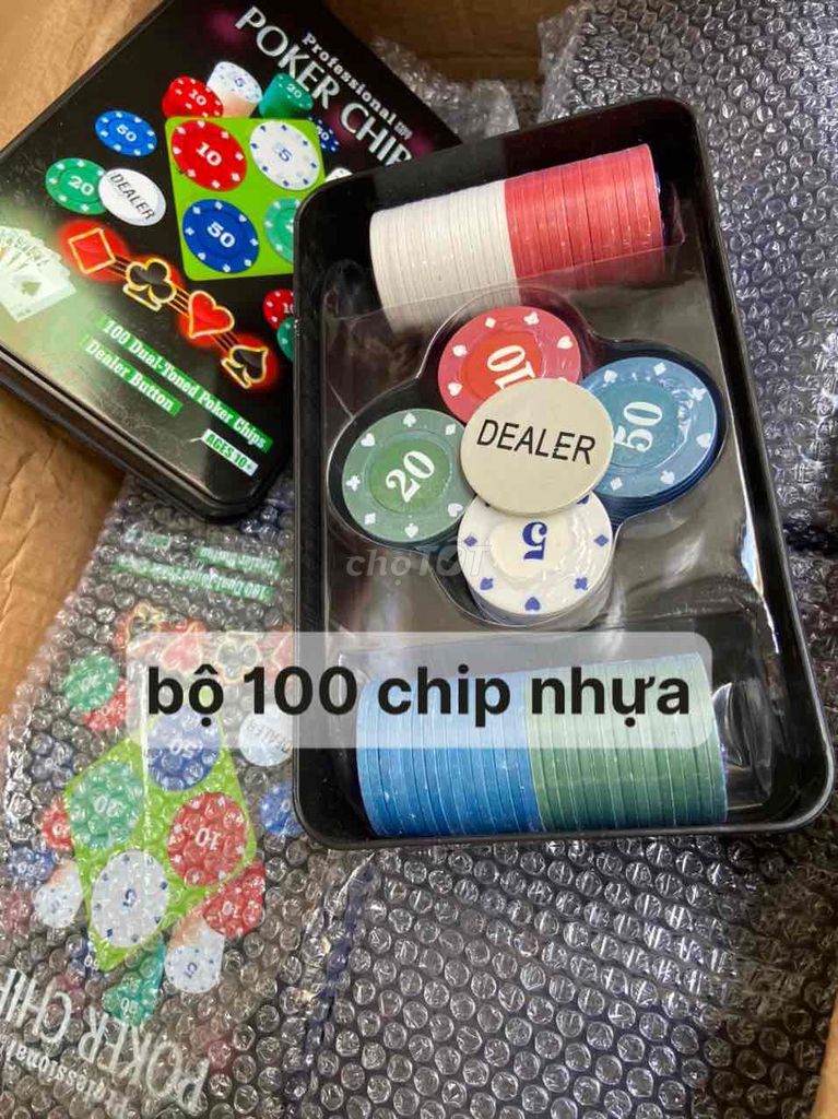 Bộ 200 chip poker có số kèm thảm bài hộp đựng