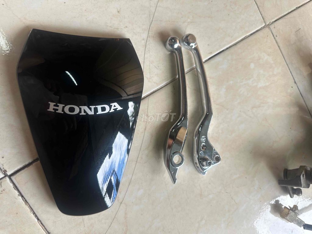 dư cần bán vài mon pt xe ae thich lum hen. Mua bán Phụ tùng xe tại Thành phố Long Xuyên An Giang được đăng bởi cu den hình 10